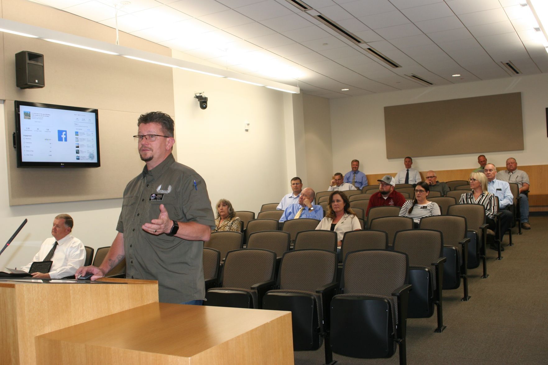 Chamber board attends council meeting